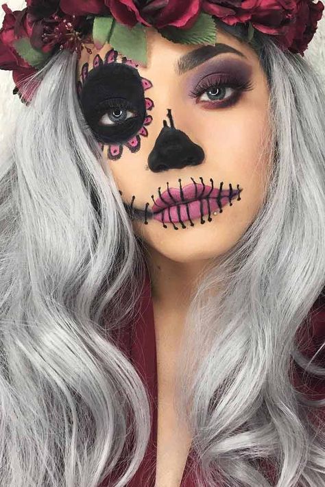 Best Sugar Skull Makeup Creations to Win Halloween ★ See more: http://glaminati.com/sugar-skull-makeup-creations/ Hallowen Schminke, Makeup Zombie, Skull Face Paint, Halloween Make-up Looks, Halloweenský Makeup, Dead Makeup, Halloween Makeup Pretty, Sugar Skull Makeup, Pretty Halloween