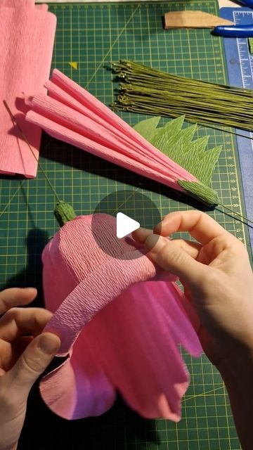 Crepe Paper Party Decor, Crepe Paper Foxglove Tutorial, Giant Paper Dahlia, Creap Paper Flower, Flower Decoration Party, Crete Paper Flowers, Paper Flowers Handmade, Giant Paper Flowers Diy Easy, Easy Crepe Flowers