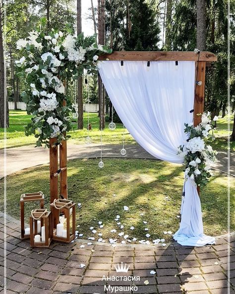 Planning 2023, Simple Wedding Arch, Charming Backyard, Arches Wedding, Bougainvillea Wedding, Photo Theme, Creative Backyard, Backyard Wedding Ideas, Wedding Arches Outdoors