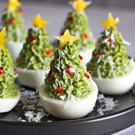 Deviled Egg Christmas Trees Egg Christmas, Deviled Egg, Christmas Food Dinner, Christmas Brunch, Xmas Food, Holiday Appetizers, Christmas Party Food, Christmas Snacks, Boiled Egg