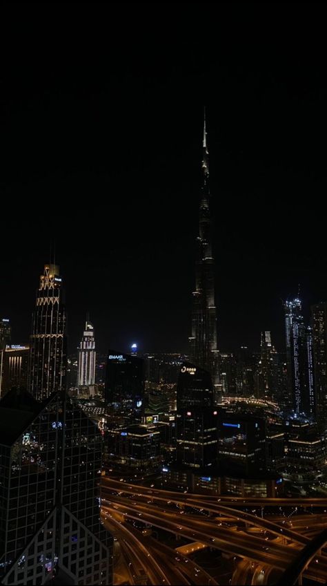 Dubai Astethic, Night Walking Aesthetic, Aesthetic Building, City View Night, Dubai Aesthetic, Fantasy Rooms, Central City, Look At The Sky, Night Landscape