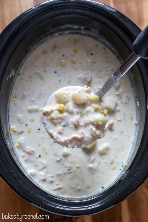 Clam And Corn Chowder Recipe, Clam Dishes, Crockpot Clam Chowder, Slow Cooker Clam Chowder, Seafood Chowder Soup, Soup Crock Pot, Clam Chowder Recipe, New England Clam Chowder, Recipe Crockpot