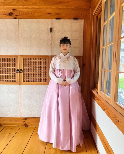 Bp Rosé, Solo Pics, September 8, Korean Traditional, Instagram Update, Traditional Outfits, South Korean Girls, K Pop, Kpop Girls