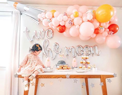 Olive & Eve Co♡ on Instagram: “TᗯO TᕼE ᗰOOᑎ 💫🌟✨ We adore celebrations and this darling party for the lovely @crystal_nova ‘s sweet girl was truly out of this world too…” Two The Moon, 2nd Birthday Party For Girl, Space Theme Party, Baby Birthday Themes, Second Birthday Ideas, Moon Party, Space Birthday Party, 2nd Birthday Party Themes, Our Birthday