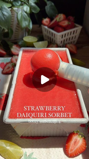 Strawberry Daiquiri Sorbet, Cocktail Pouches, Fizzy Cocktails, Love Mocktail, Alcoholic Ice Cream, Frozen Berry Smoothie, Kitchen Aid Ice Cream, Passion Fruit Margarita, Fruit Margarita