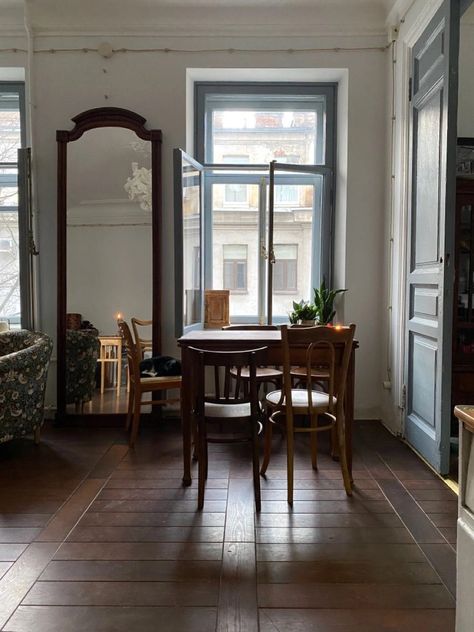 England Apartment Interior, Museum Apartment Aesthetic, Old Fashion Apartment, St Petersburg Apartment, Old Apartments Aesthetic, Old European House Interior, Eastern European Apartment, Small Italian Apartment, Tiny Apartment Aesthetic