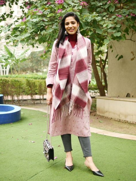 Winter Kurta Style For Women, Office Looks For Women Indian Winter, Winter Outfits For Indian Women, Winter Wear Indian Outfits, Winter Fashion Indian, Styling Kurta In Winter, Winter Indian Wear, Woolen Kurtis Design Winter Indian, How To Wear Kurti In Winter