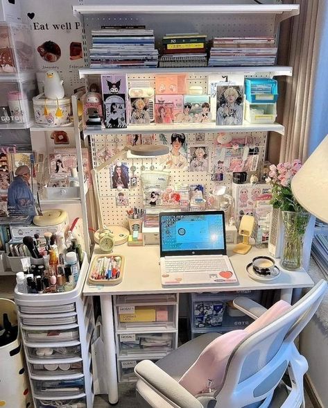 Little Apartment Decor, Girlie Apartment, Aesthetic Study Desk, Summer Room Ideas, Street Room, Woman Bedroom Ideas, Grown Woman Bedroom Ideas, Dream Art Room, Anime Bedroom Ideas