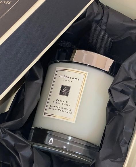 Baies Candle Decor, Jo Malone Candle Aesthetic, Jo Malone Candle, Baies Candle, Peony Blush Suede, Bday Wishlist, Aesthetic Clean, Unique Quotes, Flower Bar