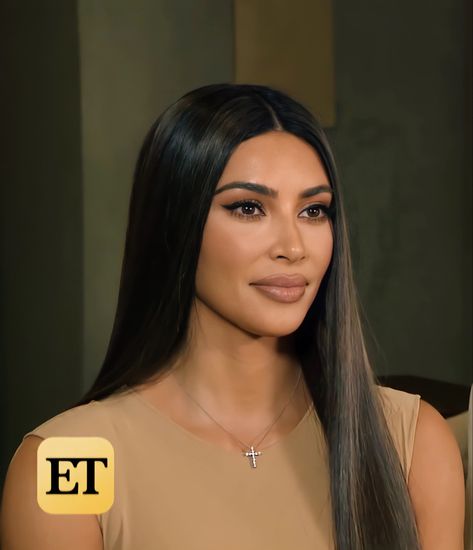 Kim Kardashian Brows, Makeup Ideas Kim Kardashian, Kim Kardashian Smokey Eye, Kim Kardashian Makeup Brand, Kim Kardashian Black Eye Makeup, Beauty Movie, Kardashian Beauty, Kim Kardashian Makeup, Estilo Kardashian