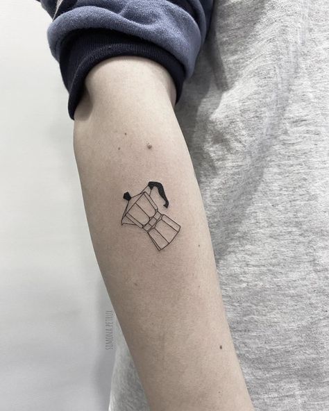 Espresso Maker Tattoo, Moka Pot Tattoo Minimalist, Cuban Coffee Tattoo, Coffee Machine Tattoo, Coffee Small Tattoo, Espresso Tattoo Ideas, Mocha Pot Tattoo, Cafecito Tattoo, Espresso Machine Tattoo