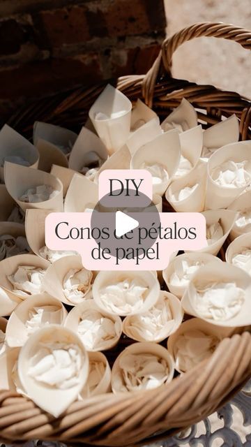 My Special Day on Instagram: "Estos conos con pétalos de papel para la salida de la ceremonia fueron todo un éxito en mi boda!   Los pétalos los conseguí en AliExpress pero también los he visto en Temu y en Amazon. Cuéntame si lo harás en los comentarios 🩷  #boda #bodas2024 #bodas #bodas2025 #bridetobe #weddinginspiration #wedding #weddingideas #comprometidos" Ideas Para Casamiento, August 27, Hozier, Special Day, Wedding Ideas, On Instagram