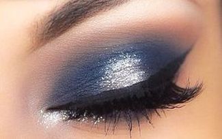 Dark blue/silver hints Navy Eye Makeup, Navy Blue Eyeshadow, Silver Eyeshadow Looks, Nails Dark Blue, Navy Eyeshadow, Navy Blue Makeup, Navy Makeup, Quinceanera Makeup, Silver Eye Makeup