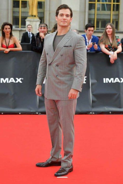 Henry Cavill Full Body Pic, Henry Cavill Red Carpet, Henry Cavill Tumblr, Christopher Mcquarrie, Mission Impossible Fallout, Marilyn Monroe Dress, Monroe Dress, Dark Blue Shirt, Simon Pegg