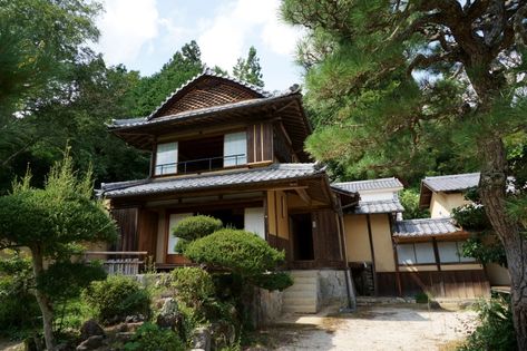 Old Traditional Japanese House, Japanese House Aesthetic, Traditional Japanese House Exterior, Old Mansions Interior, Old Japanese House, Snowy Escape, House Types, Mansions Interior, Stacked Porches