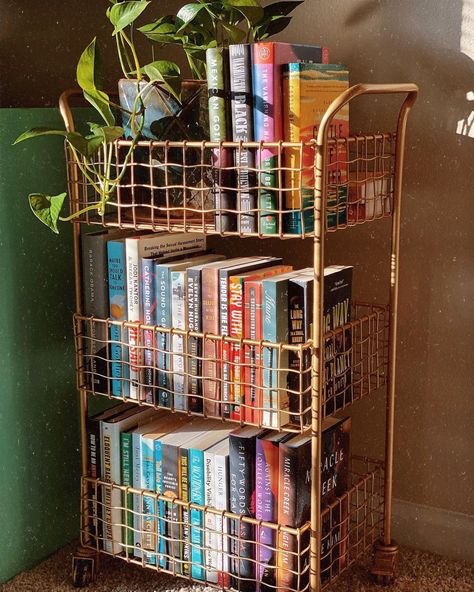 Bookshelves Small Space, Bookish Apartment, Book Organization Small Spaces, Small Bedroom Bookshelf Ideas, Book Shelf Ideas Bedroom Small Spaces, Dorm Room Bookshelf, Book Storage Ideas For Small Spaces, Bookshelf Ideas For Small Spaces, Diy Book Storage