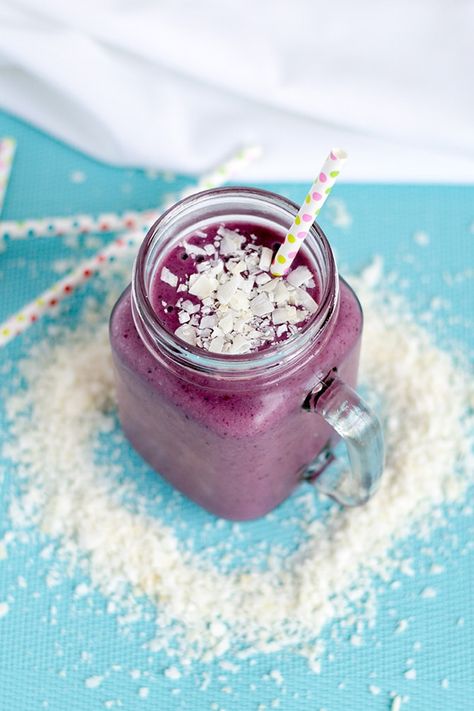 Blackberry Coconut Protein Shake - Super simple protein shake made with frozen blackberries, flaked coconut, and coconut milk for a sweet treat anytime of the day. Coconut Protein Shake, Blackberry Smoothie Recipes, Easy Protein Shakes, High Protein Smoothie Recipes, Yummy Protein Shakes, Blackberry Smoothie, Fresh Fruit Smoothies, Home Cooking Recipes, Coconut Protein