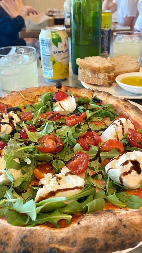 Pizza caprese burrata cheese aesthetic food Pizza With Burrata, Burrata Pizza, Burrata Cheese, Food Recepie, Wood Fired Pizza, Healthy Eating Recipes, Food Diary, Good Healthy Recipes, Food Obsession