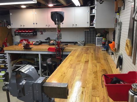 Reloading Room Ideas Benches, Gunsmithing Workshop, Gunsmithing Bench, Hunting Room Design, Armory Room, Bottles Of Alcohol, Reloading Room, Garage Workshop Plans, Gear Room