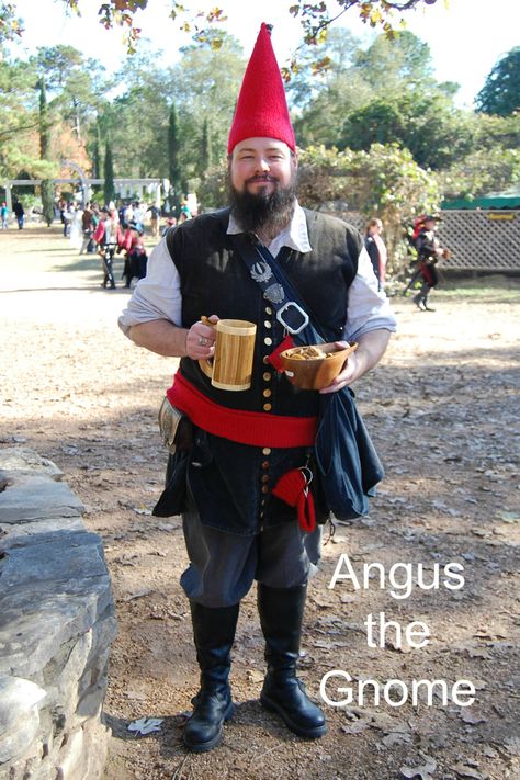 Texas Renaissance Celtic Christmas Mens Renfest Costume, Men's Ren Faire Costume, Ten Faire Outfit Men, Easy Ren Faire Outfit Men, Ren Faire Men, Mens Ren Faire Outfit, Men’s Renfaire Costume, Renicansse Fair Outfits Men, Men’s Renn Faire Costume