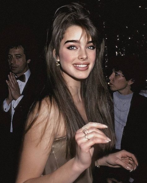 Young Brooke Shields, Brooke Shields Young, Dune Film, Fashion Designers Famous, Dark Feminine Aesthetic, Brooke Shields, Angel Face, Famous Fashion, S B