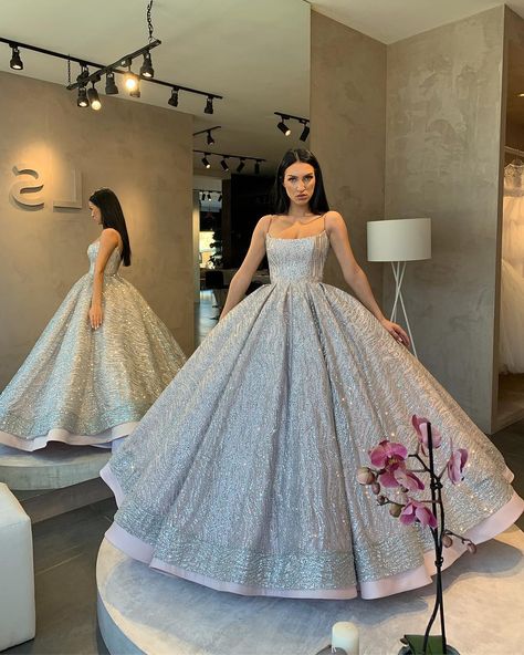 Debut Gowns 18th, Debut Gowns 18th Elegant, Lia Stublla, Debut Gowns, Debut Dresses, Quinceanera Dresses Gold, Fancy Dresses Long, Easy Trendy Outfits, Pretty Dress