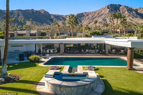 Bing Crosby's sprawling mansion in Rancho Mirage, California hits the market for $4.5 million | Daily Mail Online Bedroom Mansion, Rancho Mirage California, Relaxation Station, Palm Tree Plant, Toluca Lake, Living Room Setup, Rancho Mirage, Patio Kitchen, Bing Crosby