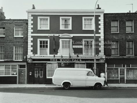 Bar Entrance, Bermondsey London, Bermondsey Street, London Pubs, London Pictures, Glazed Tiles, Public House, Old London, Places To Visit