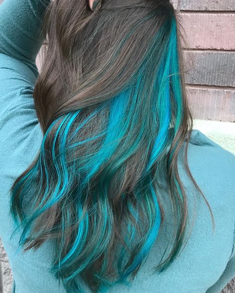 Turquoise Peak A Boo Hair, Brown Turquoise Hair, Hair Color Ideas For Brunettes With Straight Hair, Aqua Blue Hair Highlights, Peekaboo Teal Hair, Light Brown Hair Blue Highlights, Ginger Hair With Blue Highlights, Turquoise Peekaboo Hair, Under Hair Color Blue