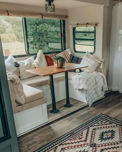 21 stunning RV interiors and how they decorted. Remodel and decorating tips and ideas for other RVers looking for inspiration. Motorhome Remodel, Glamper Camper, Rv Interior Remodel, Camper Interior Design, Camper Trailer Remodel, Vintage Camper Remodel, Trailer Decor, Kombi Home, Diy Camper Remodel