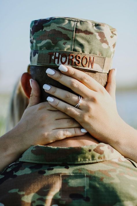 Military engagement ring photo with last name in military uniform. Army Engagement Pictures, Army Wedding Pictures, Military Family Photoshoot, Army Engagement Photos, Military Family Pictures, Military Wedding Pictures, Military Wedding Army, Army Couple Photography, Military Family Photos