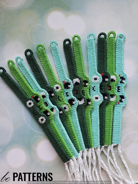 Crochet Jewelry: Boho Chic Bracelets Knitted Friendship Bracelet, Frog Friendship Bracelet Pattern, Alpha Keychains, Crochet Friendship Bracelets, Knitted Bracelets, Embroidery Thread Bracelets, Knitting Bracelet, Frog Bracelet, Bracelets String