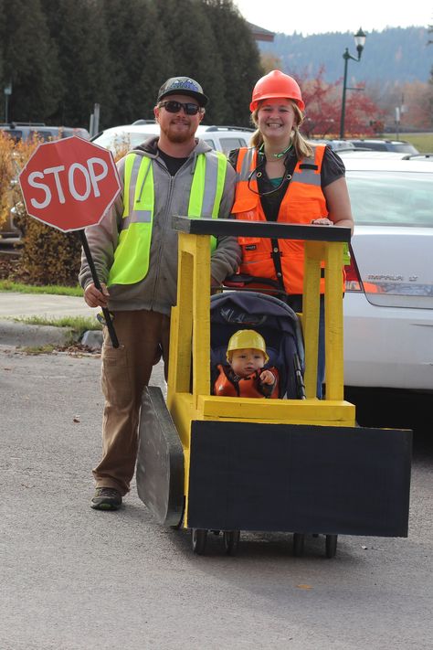 Bulldozer Stroller. Toddler Costume. Gould 2014 Halloween Baby Stroller Costume, Stroller Halloween Costumes, Stroller Costume, Halloween Infantil, Baby Boy Halloween, Baby Kostüm, Boy Halloween Costumes, Toddler Halloween Costumes, Toddler Costumes