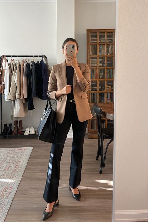 Suit Pant Outfit Women, Flare Pant Work Outfit, Flared Pants Work Outfit, Black Flare Dress Pants Outfit, Blazer And Flare Pants, Black Flare Pants Work Outfit, Office Outfits Women Black Pants, Flared Work Pants Outfit, Flare Pants Outfit Work