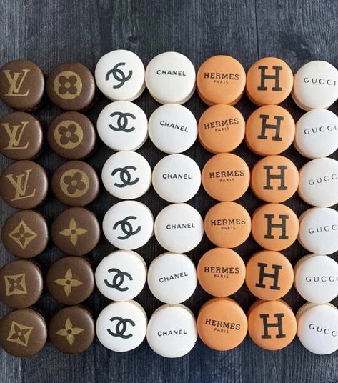 Chanel Macarons, Branded Macarons, French Macaroon Recipes, French Macaroons, Party Food Buffet, Beautiful Wallpapers For Iphone, Macaroon Recipes, Chocolate Packaging, Cooking Art