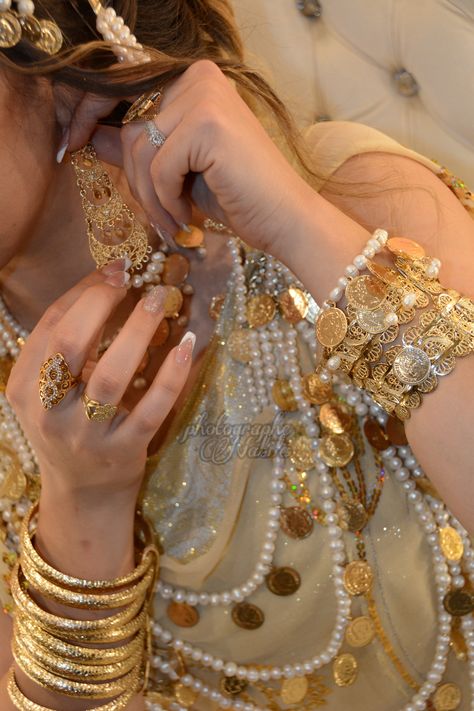 Algerian Culture, Arabian Dress, Bride Ideas, Arab Culture, Arab Wedding, Diy Jewelry Unique, Bridal Mehndi Designs, Bridal Mehndi, Photo To Video