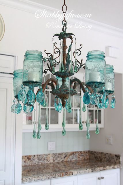 How to Make a Farmhouse Mason Jar Chandelier from Shabbyfufu Blog.  The perfect DIY for those who love the farmhouse style and/or French farmhouse style and of course mason jars! Miller House, Jar Chandelier, Mason Jar Chandelier, Mason Jar Projects, Decoration Shabby, Blue Mason Jars, Quirky Decor, Diy Chandelier, Mason Jar Lighting