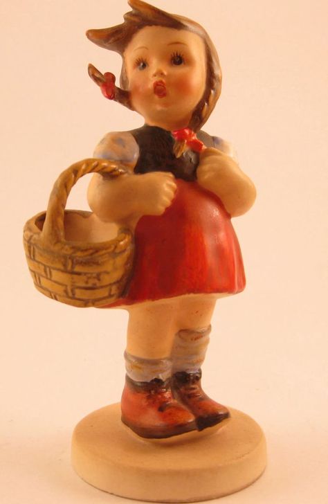 15 Rarest And Most Valuable Hummel Figurines Ever Sold Hummel Figurines Vintage, Beanie Babies Worth, Collectable Figurines, Hummels Germany, Vintage Toys 80s, Goebel Figurines, Hummel Figurines Antiques, Antiques Value, Backyard Garage