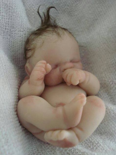 Clay Baby, Baby Fairy, Polymer Clay Dolls, Polymer Clay Miniatures, Tiny Dolls, Sculpting Clay, Clay Dolls, Polymer Clay Projects, Reborn Baby Dolls