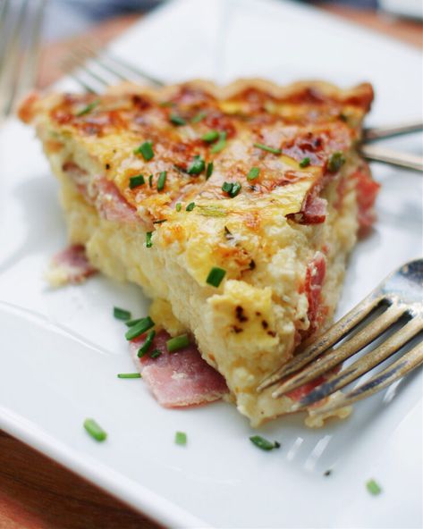 Quiche Recipes Ham, Ham And Swiss Quiche, Swiss Quiche, Southern Discourse, Brunch Quiche, Recipe With Spinach, Ham Quiche, Ham And Swiss, Breakfast Quiche Recipes