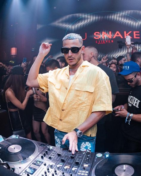 Dj Style Men, Dj Outfit Men, Dj Clothes, Dj Fashion, Famous Djs, Dj Snake, Man Candy, Fashion Styling, Aesthetic Outfit