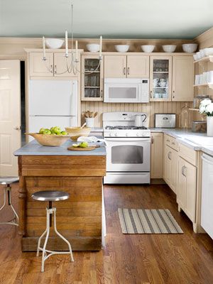 I love the wood floors Farmhouse Kitchen On A Budget, Industrial Farmhouse Kitchen, Industrial Farmhouse Decor, Kitchen New York, Budget Kitchen Remodel, Kabinet Dapur, Farmhouse Industrial, Eclectic Kitchen, White Appliances