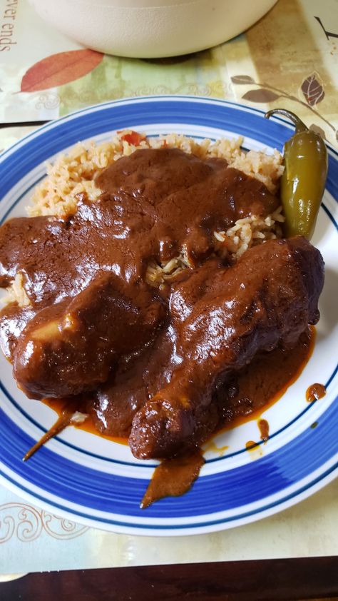 Mole con Arroz😋 Taffy, Breakfast At Tiffanys, Latin Food, All Is Well, Mole, Food Culture, Mexican Food Recipes, Cafe