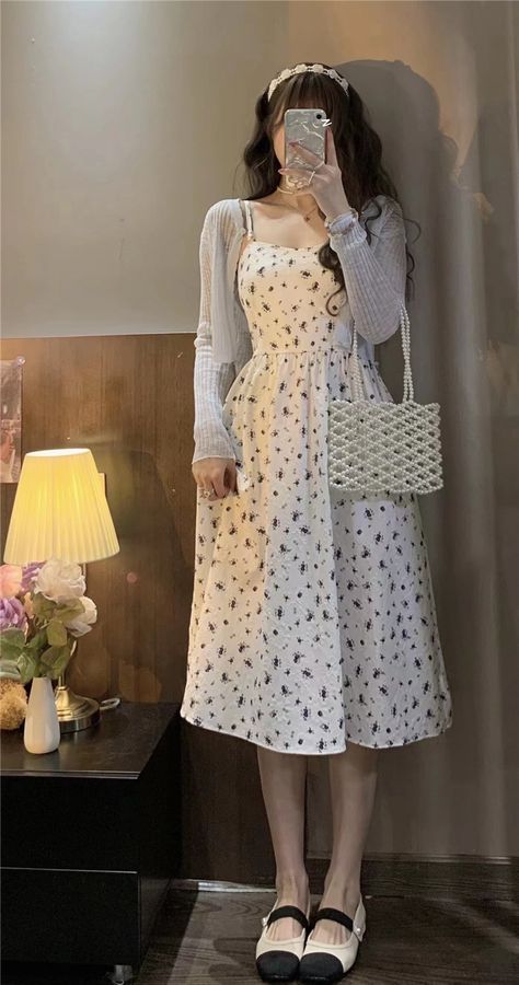 Styling One Piece Dress, Korean Dress For Women, Modern Romantic Style, Floral Clothes Aesthetic, Conservative Outfits Summer, Cute Korean Outfits Dresses, Korean Outfits Dresses, Korean Dress Outfit, Korean Midi Dress