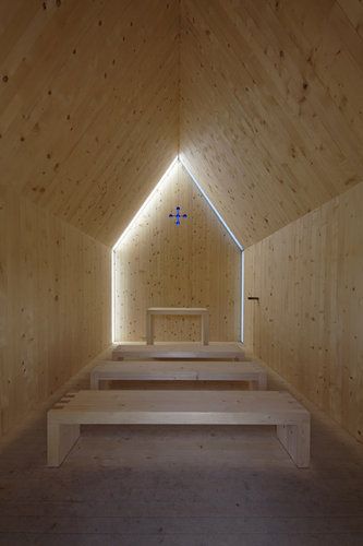 Simple & elegant. Love the light at the end of the tunnel. Mountain Chapel, Church Design Architecture, Minimalist Mountain, Wooden Church, Church Inspiration, Timber Architecture, Architecture Exhibition, Modern Church, Sacred Architecture