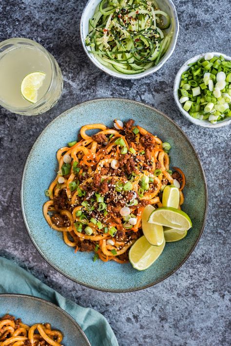 Spicy Korean crispy lamb with udon noodles and spiralized carrots. A delicious meal that's ready in just 30 minutes! Korean Lamb Recipe, Udon Recipe, Spicy Korean, Udon Noodles, Asian Flavors, Lamb Recipes, Savoury Food, Pasta Recipes, Noodles