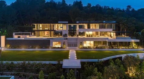 Jaw-dropping dream home overlooking the Los Angeles skyline Bel Air Road, Bel Air Mansion, Hollywood Hills Homes, Mega Mansions, Modern Mansion, Expensive Houses, Stephen Hawking, Luxury Homes Dream Houses, French Riviera