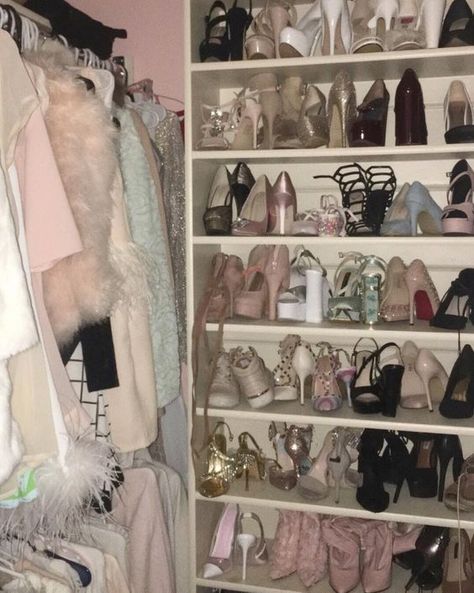 Dream Closets, Luxe Life, Room Inspiration Bedroom, Beauty Room, Dream Bedroom, Bedroom Inspo, Walk In Closet, My New Room, Luxury Life