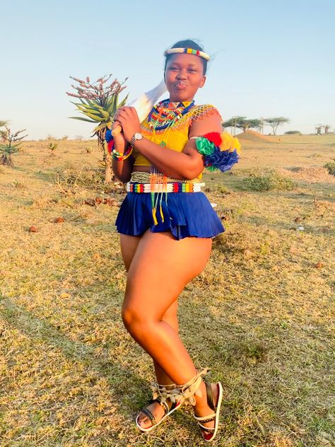 Zulu Traditional Attire African Women, Zulu Women Beauty, Zulu Maidens, Traditional Attire African, Zulu Attire, Zulu Traditional Attire, Native Outfits, Zulu Women, African Traditional Wear