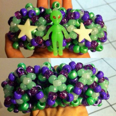 Space Kandi, Alien Kandi, Scene Bracelet, Rave Kandi Ideas, Kandi Inspiration, Scene Kandi, Uchuu Kei, Kandi Inspo, Diy Kandi Bracelets